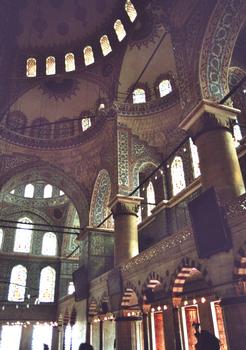 L'intérieur de la mosquée du sultan Ahmet (mosquée bleue) à Istanbul