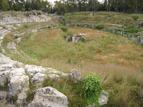 L'amphithéâtre romain de Syracuse (Sicile), dans le quartier de Neapolis, est un des plus grands d'Italie