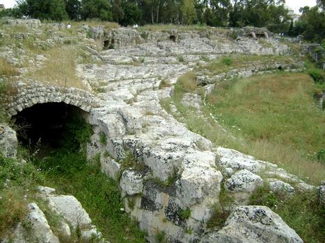 L'amphithéâtre (ou arènes) romain de Syracuse (Sicile)