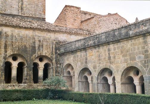 Le cloître de l'abbaye (cistercienne) du Thoronet (Var)