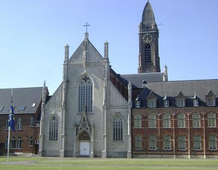 L'église de l'abbaye des Prémontrés de Tongerlo (province d'Antwerpen) a été reconstruite à partir de 1840, en style néo-gothique, sous la direction de l'architecte Paul Stoop, et achevée dans les années 1930