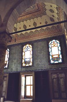 L'intérieur de la bibliothèque d'Ahmet III, au milieu de la 3e cour du palais de Topkapi à Istanbul