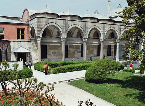 Le pavillon des armes et le pavillon des reliques saintes (Hirka-I-Saadet), dans la 3e cour du palais de Topkapi à Istanbul