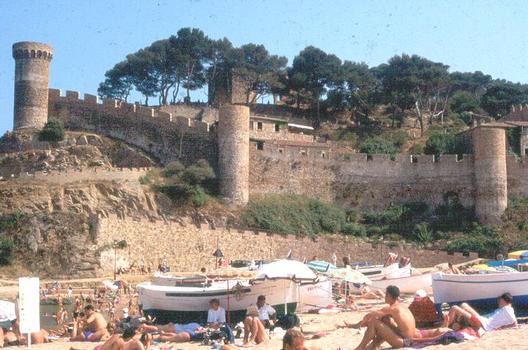 Les remparts médiévaux de Tossa de Mar (Catalogne)