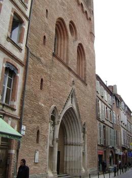 La façade en briques roses de l'église Notre-Dame-du-Taur à Toulouse