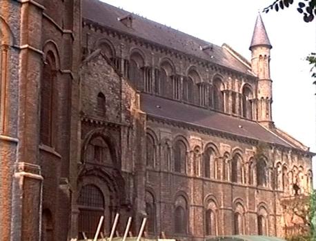 Le côté nord (roman) de la cathédrale de Tournai (Hainaut)