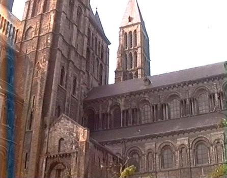 Les tours de la cathédrale de Tournai