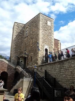 La tour Martin se situe dans l'angle nord-est de l'enceinte de la tour de Londres
