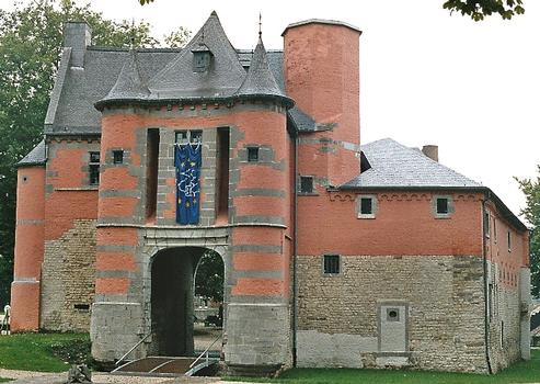 L'entrée du château de Trazegnies (commune de Courcelles)