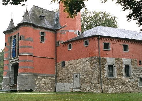 L'aile nord du château de Trazegnies, incendié puis reconstruit au 16e siècle