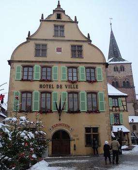 La façade de l'hôtel de ville (baroque) de Turckheim (Haut-Rhin)