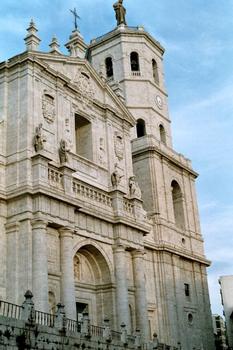 La façade de la cathédrale Nuestra Senora de la Asuncion à Valladolid (Castille-et-Léon)