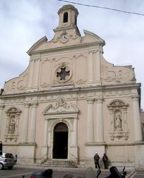 La façade de l'église Sainte-Anne et Saint-Martin à Vallauris