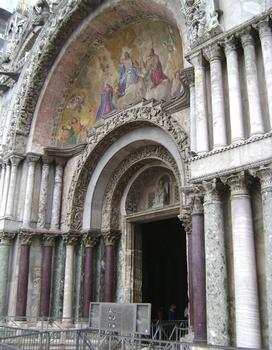 La façade de la basilique Saint Marc à Venise