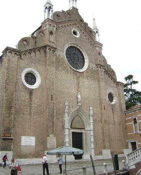 La façade de l'église Santa Maria Gloriosa dei Frari, dite «i Frari», à Venise