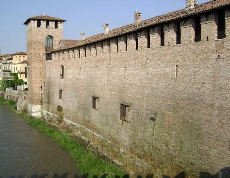Le Castel Veccchio (Vieux château), l'ancienne forteresse médiévale des Scaliger, devenu musée d'Art ancien, à Vérone (Vénétie)
