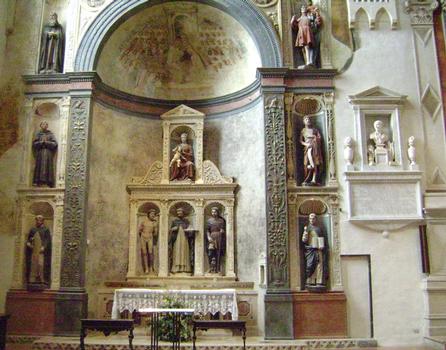 Les chapelles latérales de l'église Santa Anastasia, à Vérone