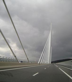 Le viaduc de Millau (autoroute A75), sur le Tarn