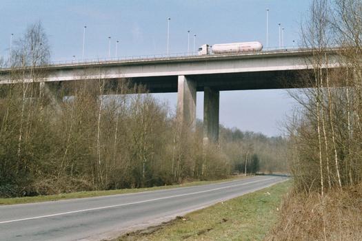 Le viaduc de Viesville (Luttre) au nord de Charleroi, sur l'E42
