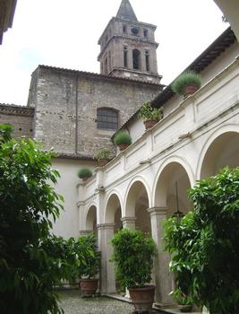 La villa d'Este à Tivoli (Latium) est un ancien couvent complètement restauré au 16e siècle par et pour le cardinal Hippolyte d'Este