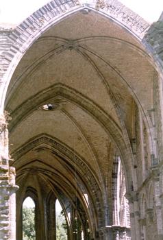 Les voûtes d'ogives de l'église abbatiale (cistercienne) de Villers-La-Ville (Brabant)