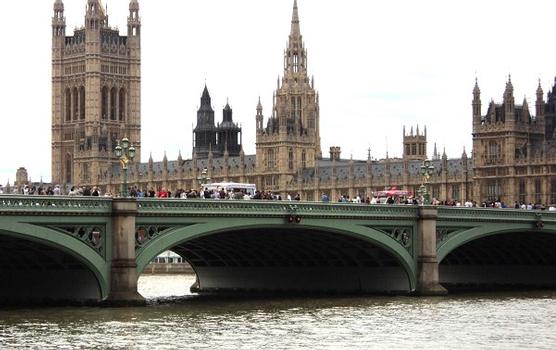 Westminster bridge (Greater London), avec, en arrière-plan, les bâtiments du Parlement britannique
