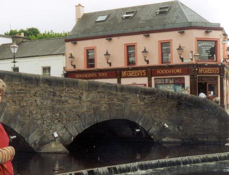 Le pont de Westport, sur le canal aménagé au 18e siècle par James Wyatt sur nordre du marquis de Sligo (Irlande)