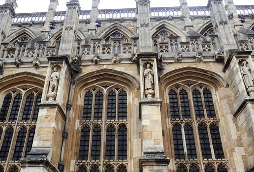 Windsor. Le château : la chapelle Saint-Georges a été initiée en 1475 par le roi Edouard IV et terminée sous Henri VIII un demi siècle plus tard dans le style gothique flamboyant perpendiculaire typique de l'Angleterre du 16e siècle