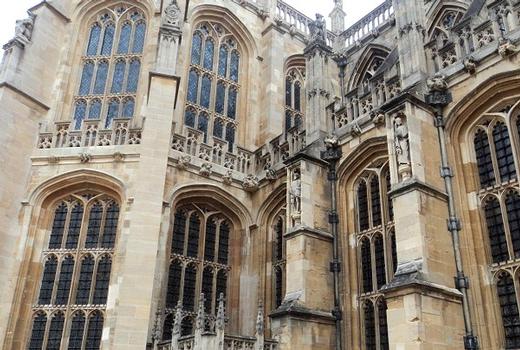 Windsor. Le château : la chapelle Saint-Georges a été initiée en 1475 par le roi Edouard IV et terminée sous Henri VIII un demi siècle plus tard dans le style gothique flamboyant perpendiculaire typique de l'Angleterre du 16e siècle