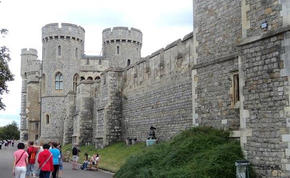 Les remparts nord et la porte normande (château royal de Windsor)