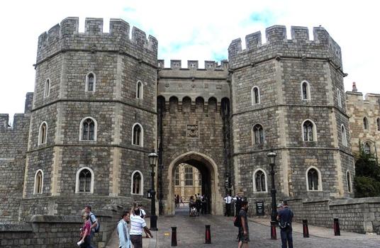 La porte Henri VIII, au centre des remparts sud du château de Windsor