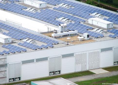 Mit der Sonne im Bund: 180 KWp-Photovoltaik-Anlage auf dem Werk Bautzen der Fa. Edding