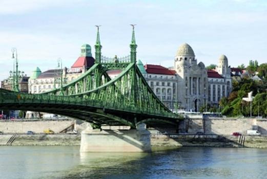 Die Kuppeln des denkmalgeschützten Hotels Gellért in Budapest wurden mit dem Flüssigkunststoff Kemperol abgedichtet
