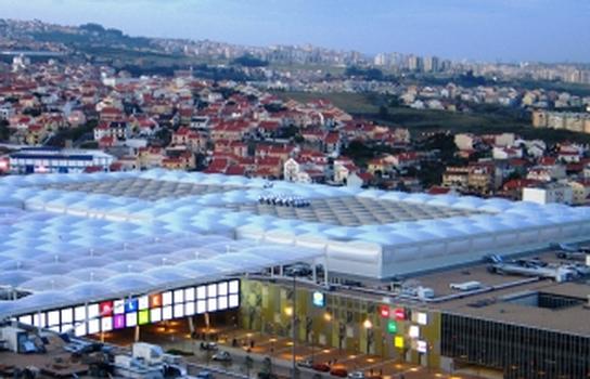 gröstes Einkaufszentrum Portugals, 300 Geschäf. 1 Kino + 11 Sälen u. 2600 SPlätz. 9000 Parkplätze