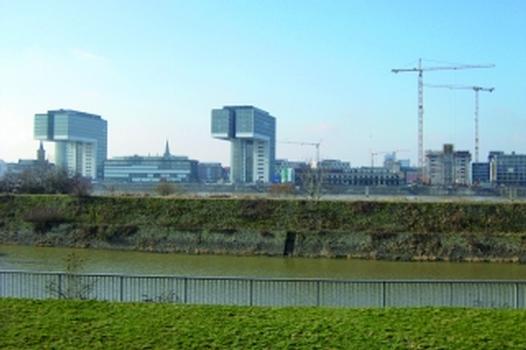 Kranhäuser: neues Wahrzeichen für Kölner Rheinauhafen