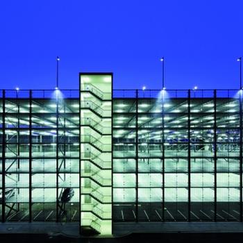 Parkhaus am Flughafen Düsseldorf mit 2824 Stellplätzen