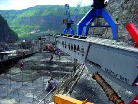 Das Wasserkraftwerk Xiluodu am Fluss Jinsha Jiang – einem Zufluss des Yangtse – im Bau