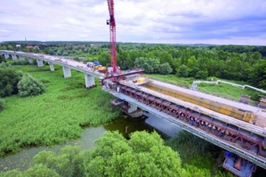 Südlich von Halle entsteht die insgesamt 8,6 km lange Saale-Elster-Talbrücke
