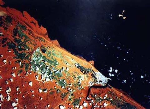 Image satellite de Kourou et la base spatiale