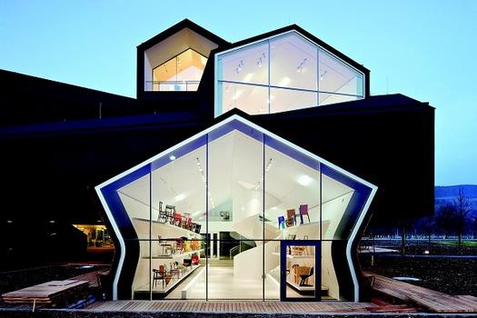 Die im neuen VitraHaus gezeigte Home Collection spricht eine designorientierte Zielgruppe an. (Architektur: Herzog & de Meuron)