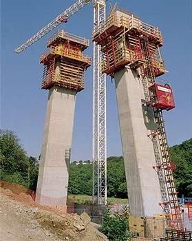 Jumpforming at Blackwood in Wales:For the 87 m high pylon of this cable-stayed bridge PERI's engineers offered an efficient formwork concept