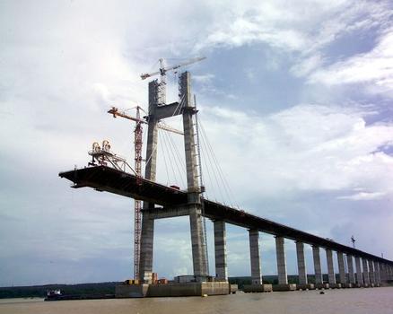 Deuxième pont sur l'OrénoqueVue du pylône 25 vers le sud