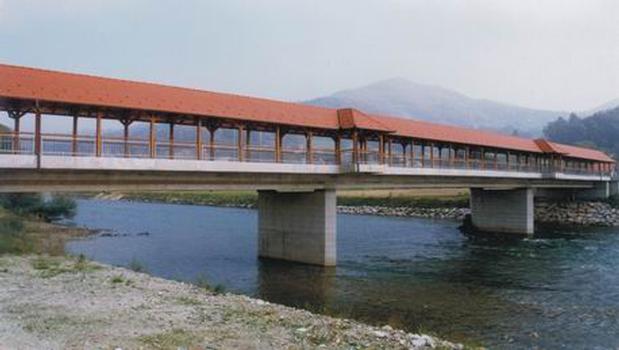 Gedeckte Brücke in Lasko