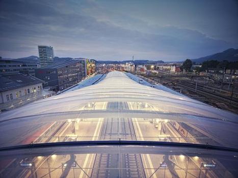 Zwei der neuen Dachbänder des Salzburger Bahnhofs werden von Ceno in transparenter ETFE-Folienkonstruktion ausgeführt