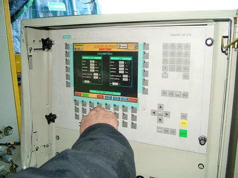Le système de levage synchronisé combine hydraulique avec contrôle et commande digitales