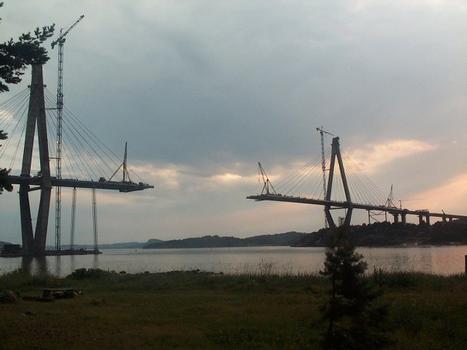 Uddevalla-Brücke kurz vor der Zusammenführung