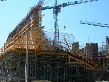 A construction site with formwork challenges. A clever combination of Napla special formwork and system formwork was used in the construction of the new Microelectronics and Nanotechnology Centre at Rzeszów
