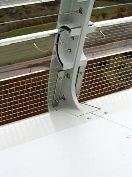 Viaduc de Millau - I-SYS Edelstahl-Seilkonfektionen, mit Außengewindeterminal verpresst, welche dort als horizontale Zwischenseile und Sicherungsseile an den äußeren Windbrechungsmanschetten entlang der Brücke eingebaut sind
