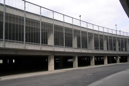 Zweigeschossiges Parkhaus am neuen Breslauer Stadion