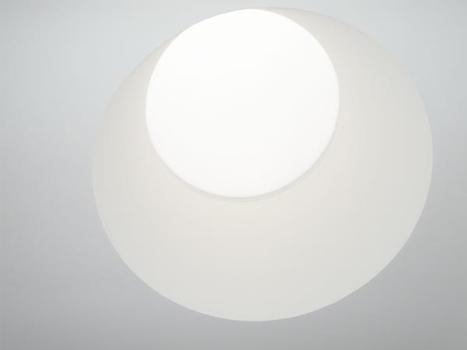 Ein „Highlight“: Licht- und Schattenspiele in der Schachtverkleidung für runde Lichtkuppeln